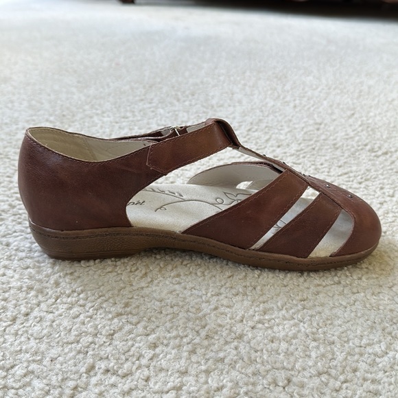 Propet Heather Fisherman Sandals - Picture 13 of 17